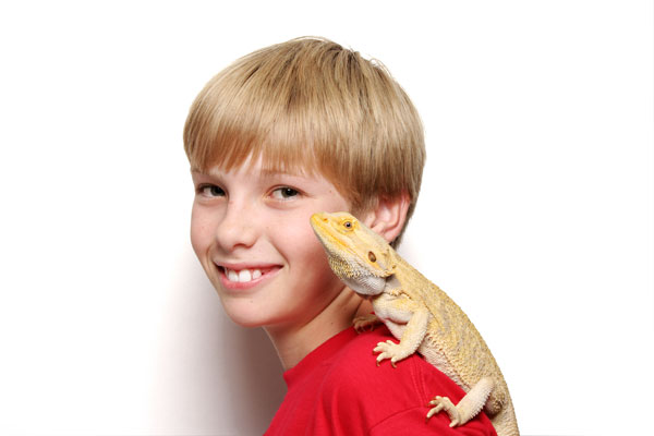 kid with bearded dragon