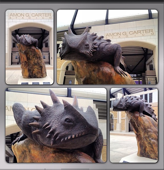 texas christian university horned frog statue